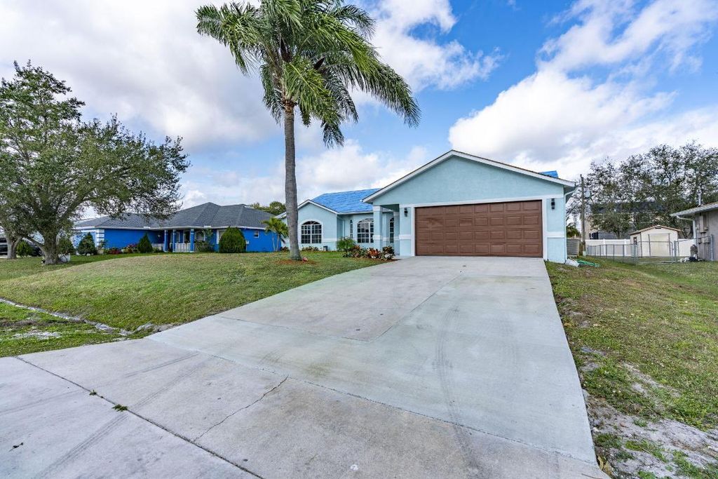Photo of 125 NE Jettie Terrace, Port Saint Lucie, FL 34983 (MLS # R11158091)
