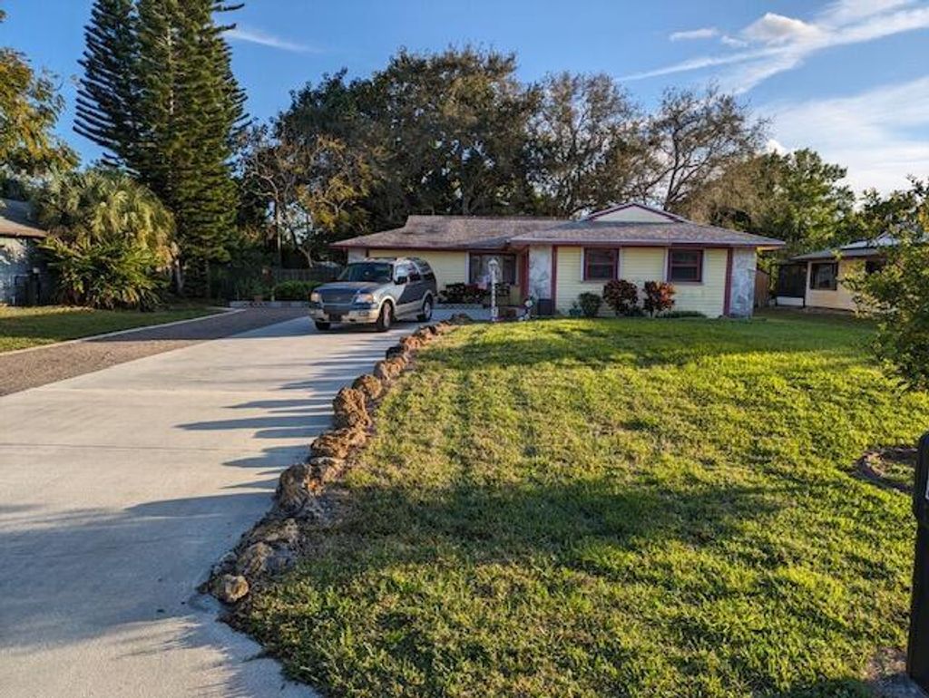 Photo of 8003 Lakeside Way, Fort Pierce, FL 34951 (MLS # R10964769)