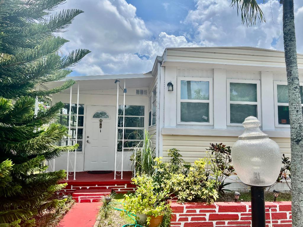 DEERFIELD LAKE - Residential