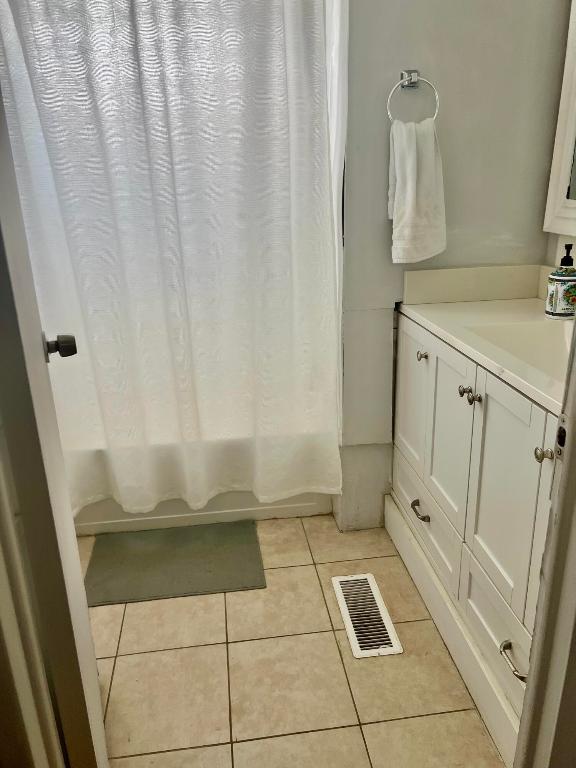 DEERFIELD LAKE - Residential