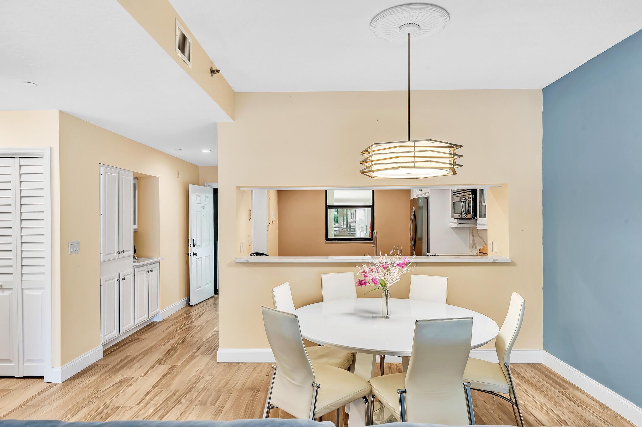 OAK HARBOUR CONDOS - Residential Lease