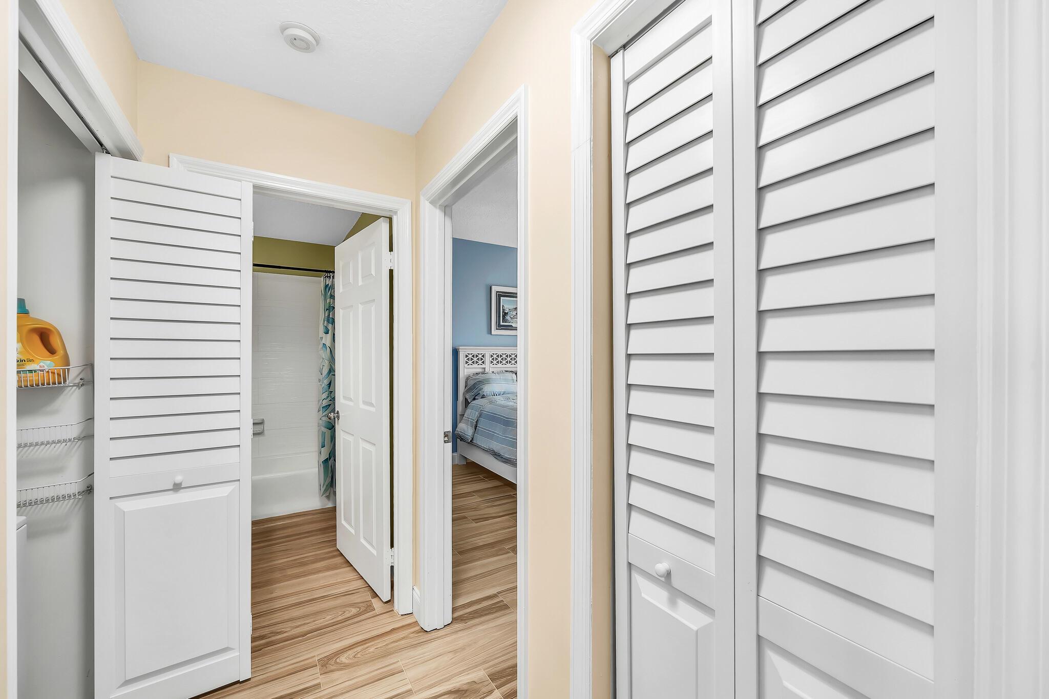 OAK HARBOUR CONDOS - Residential Lease