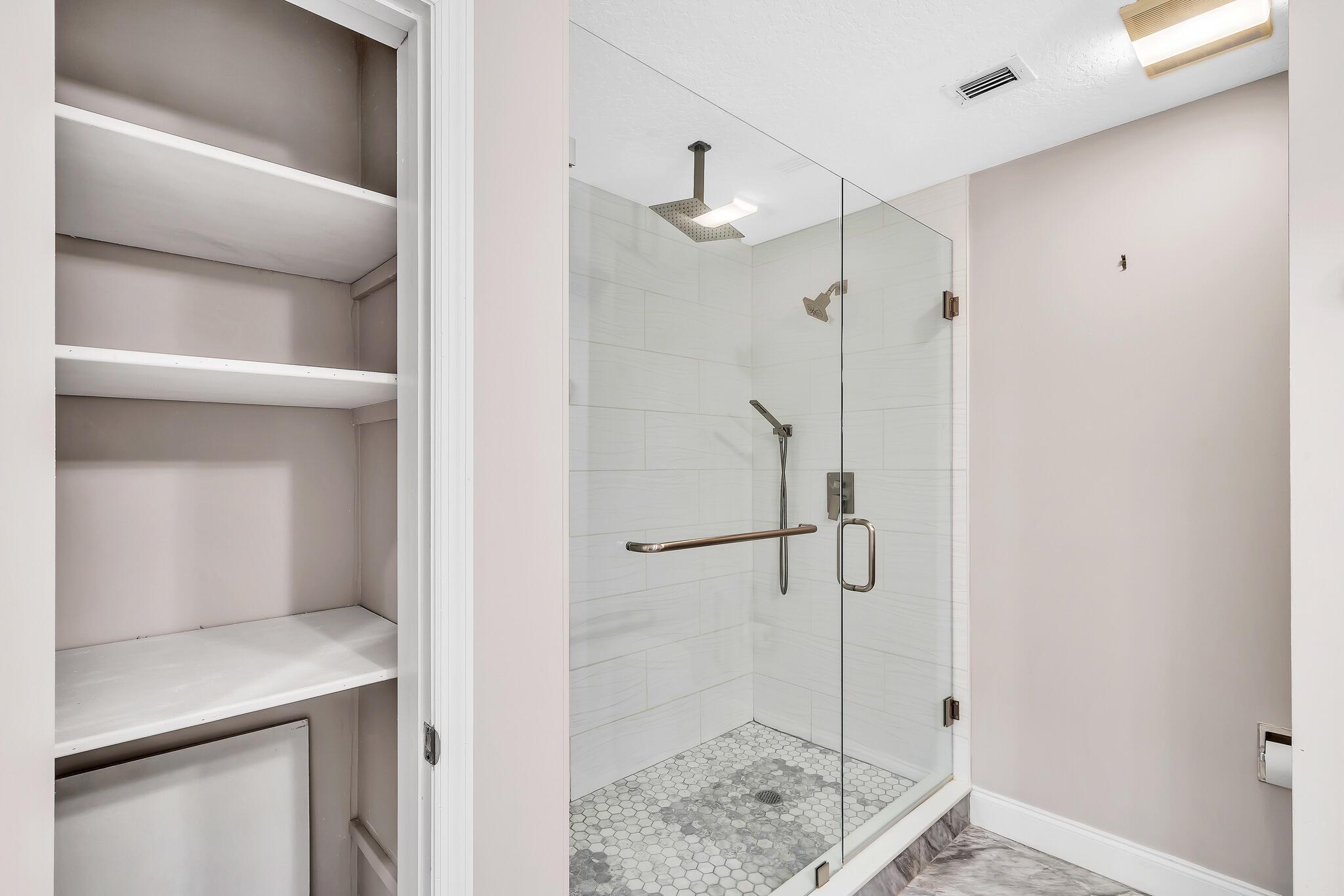 OAK HARBOUR CONDOS - Residential Lease