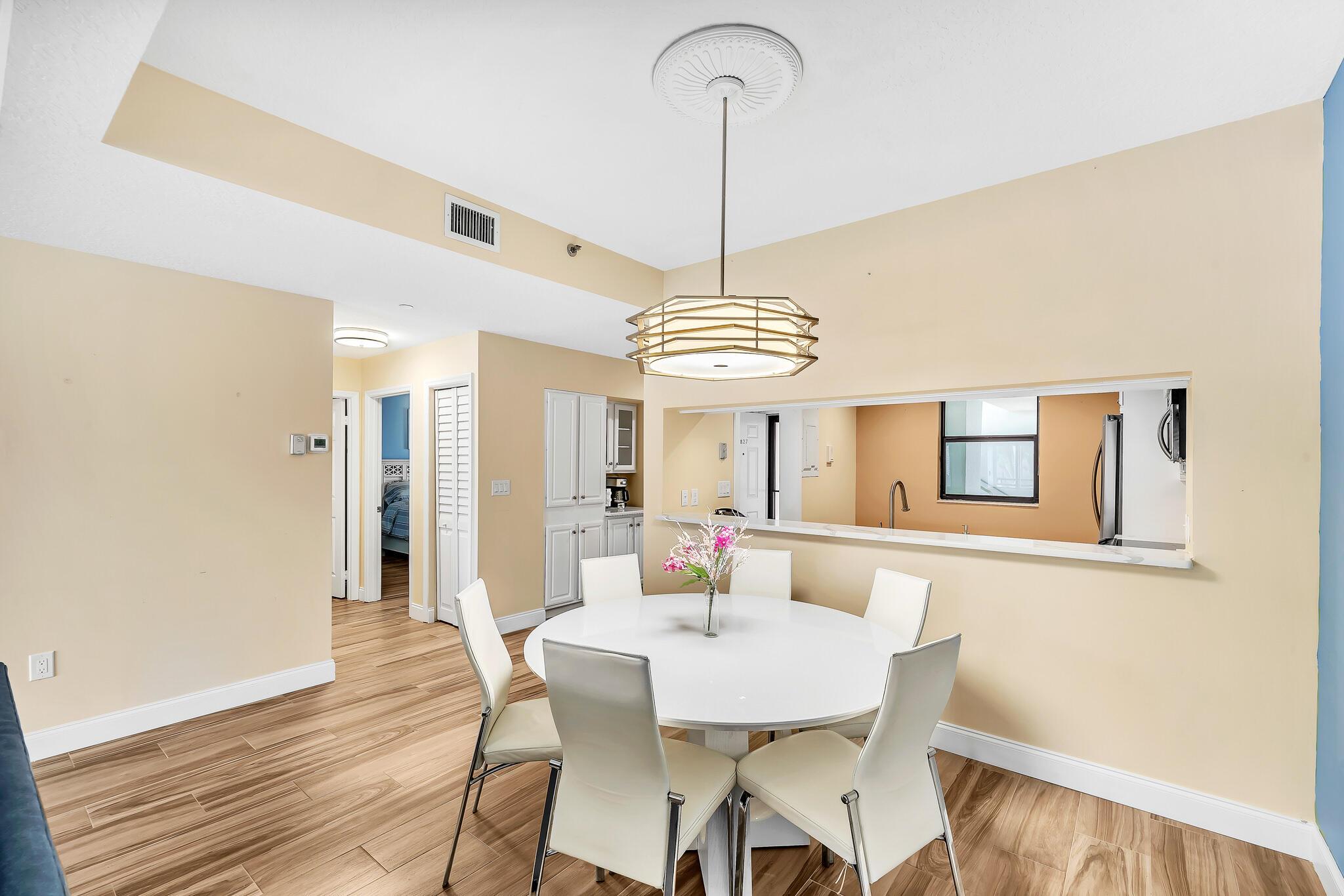 OAK HARBOUR CONDOS - Residential Lease