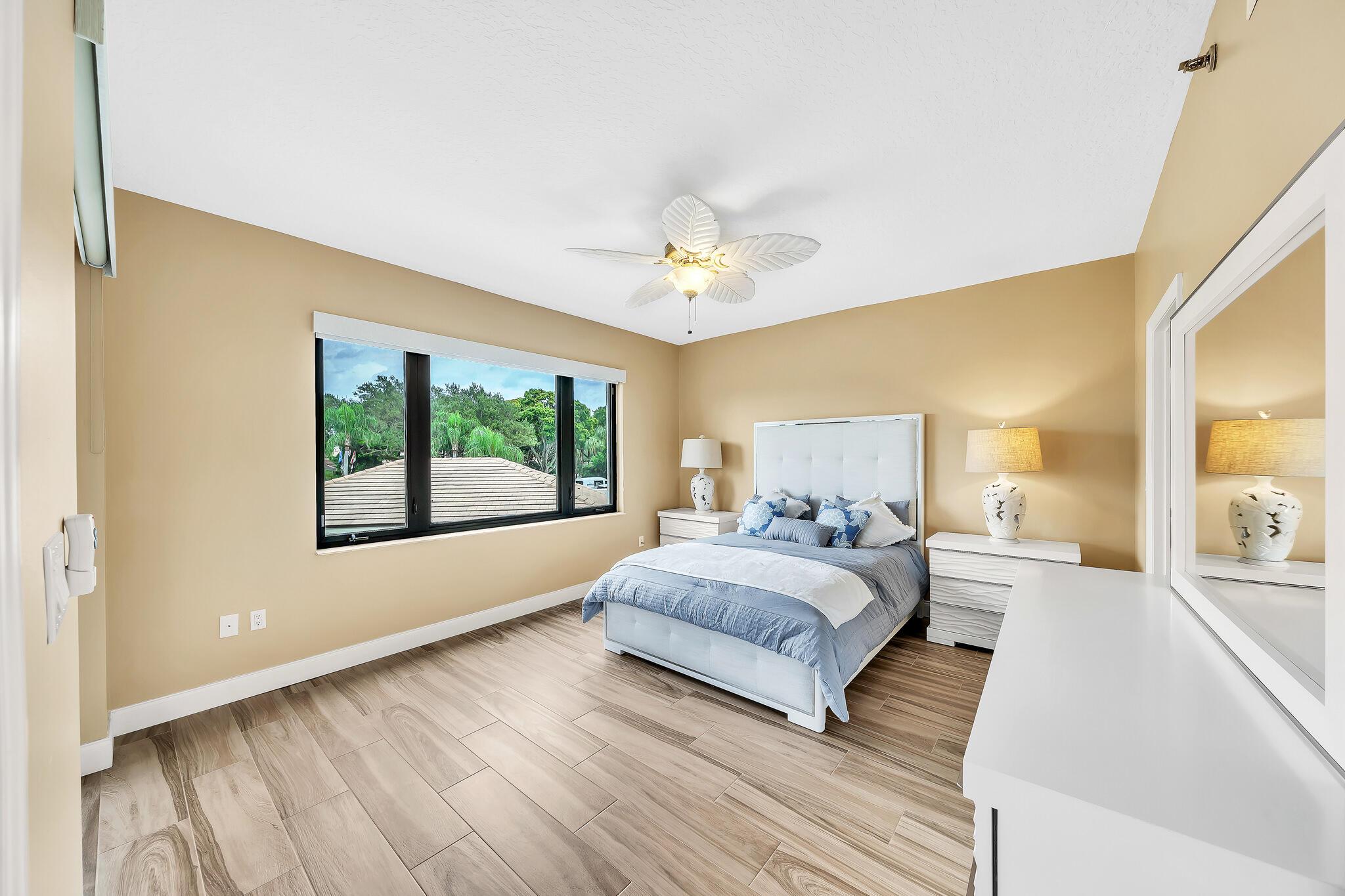 OAK HARBOUR CONDOS - Residential Lease