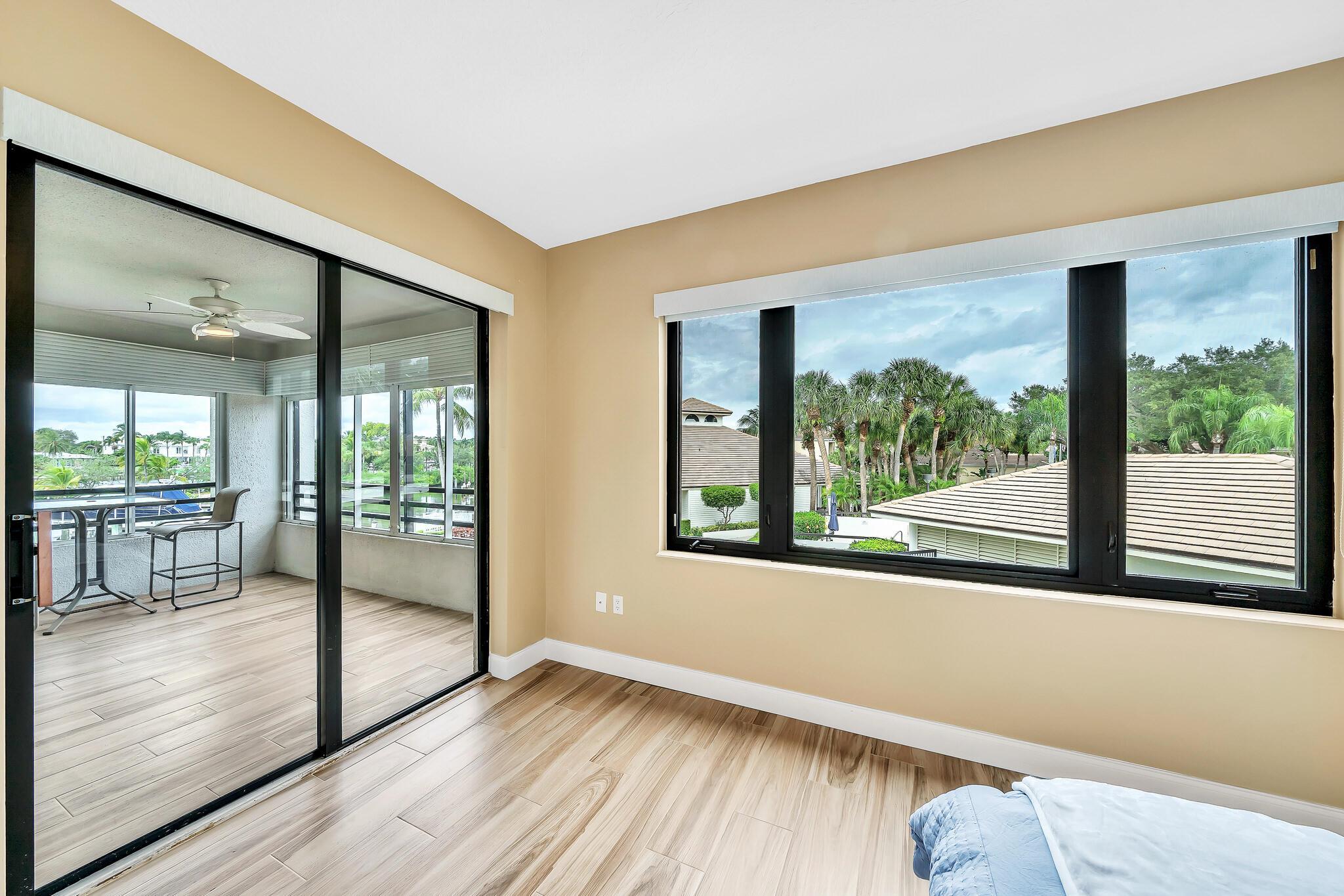 OAK HARBOUR CONDOS - Residential Lease