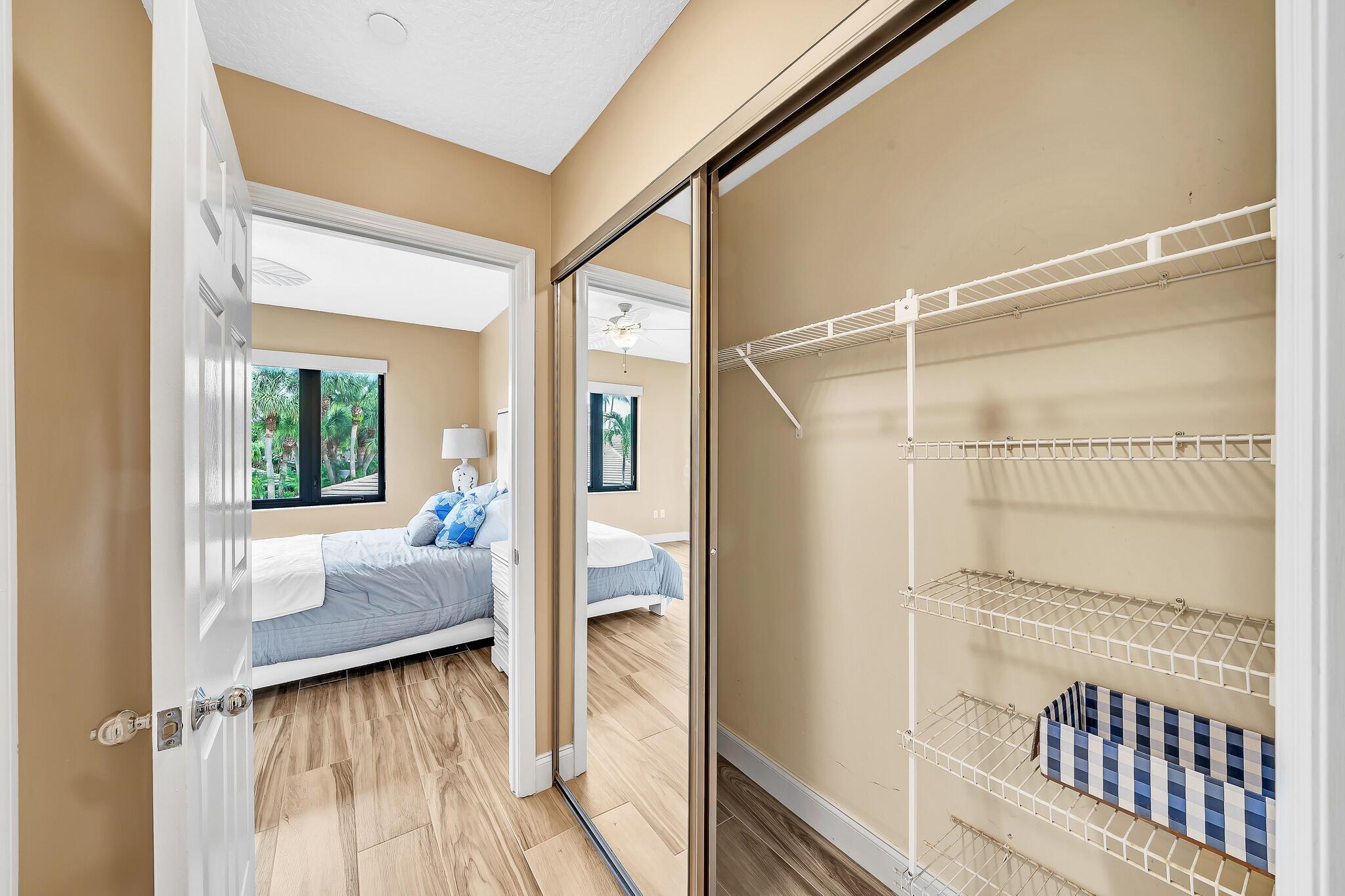 OAK HARBOUR CONDOS - Residential Lease