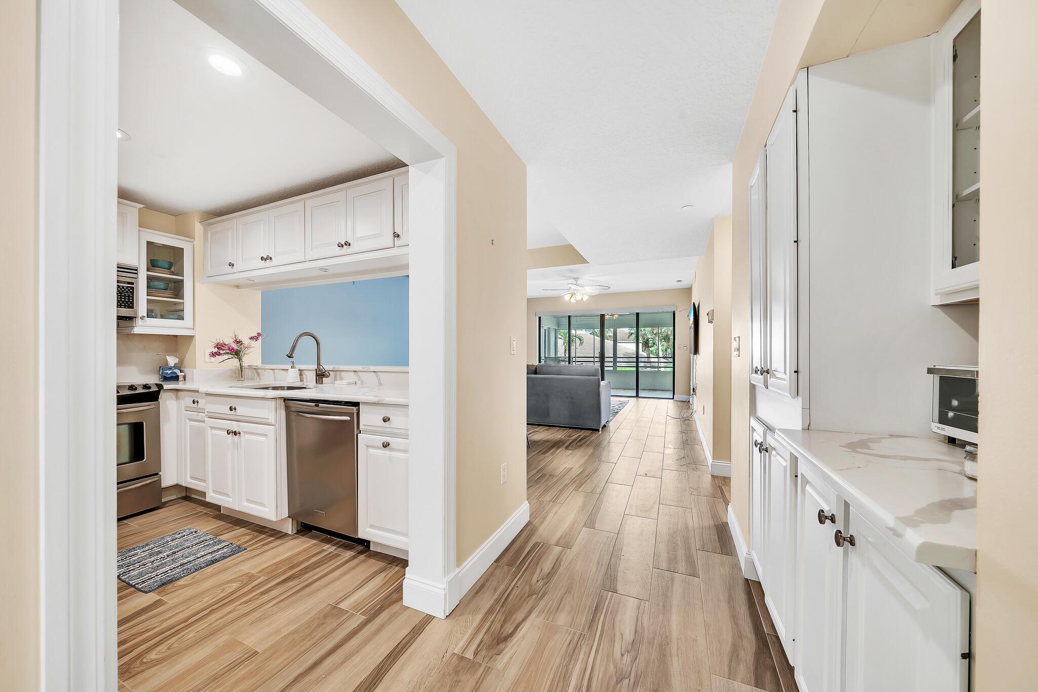 OAK HARBOUR CONDOS - Residential Lease