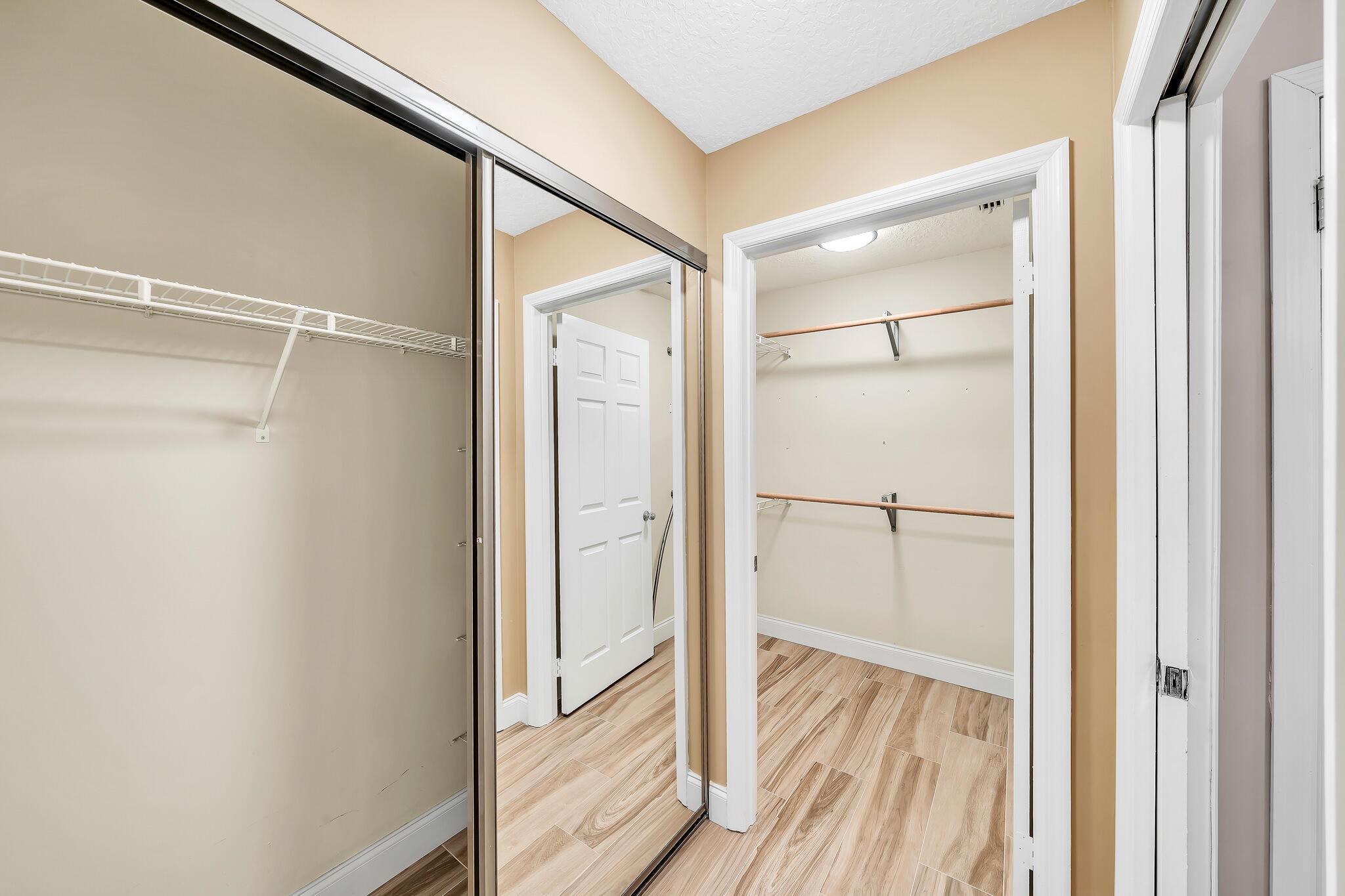 OAK HARBOUR CONDOS - Residential Lease