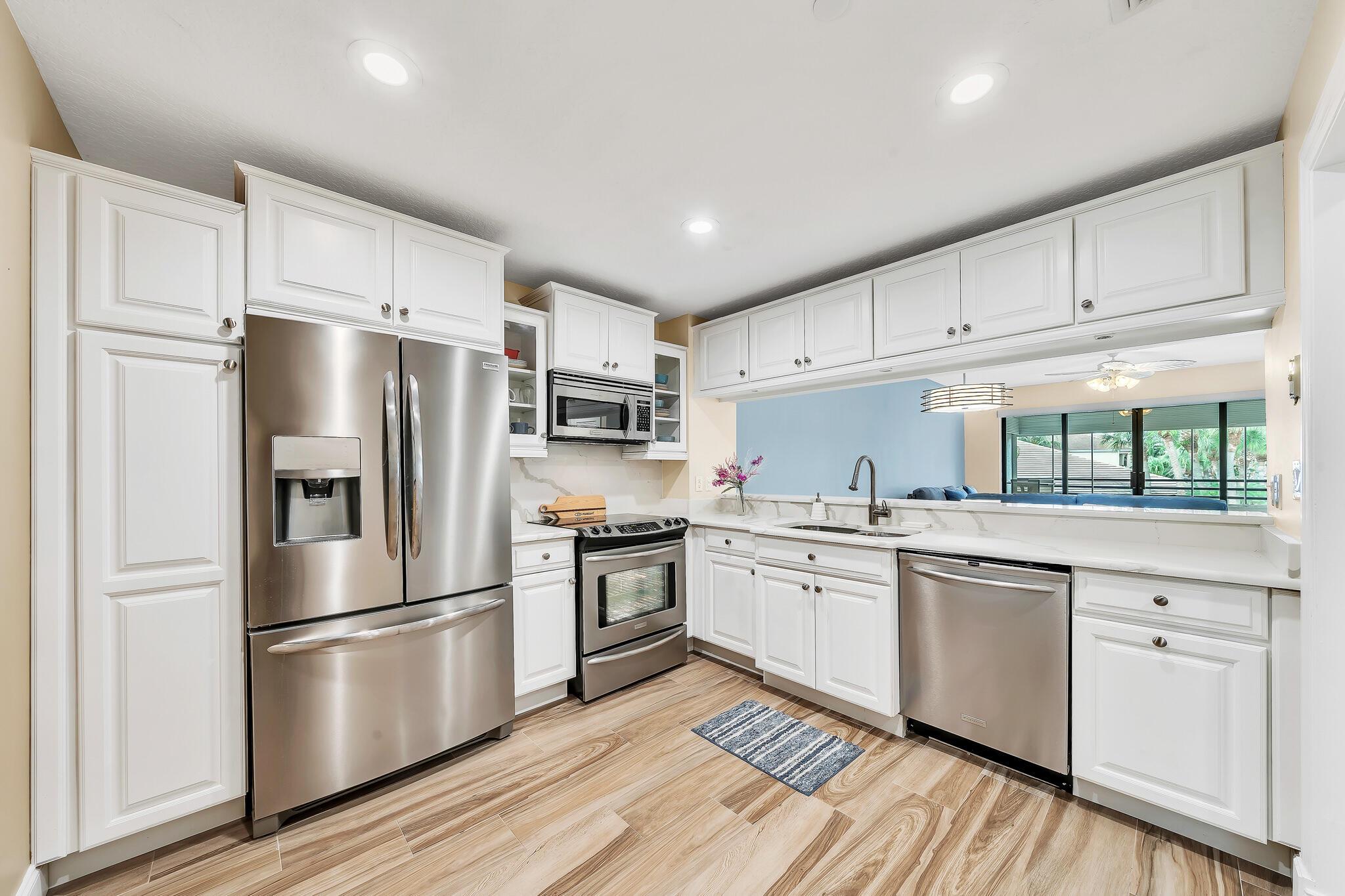 OAK HARBOUR CONDOS - Residential Lease