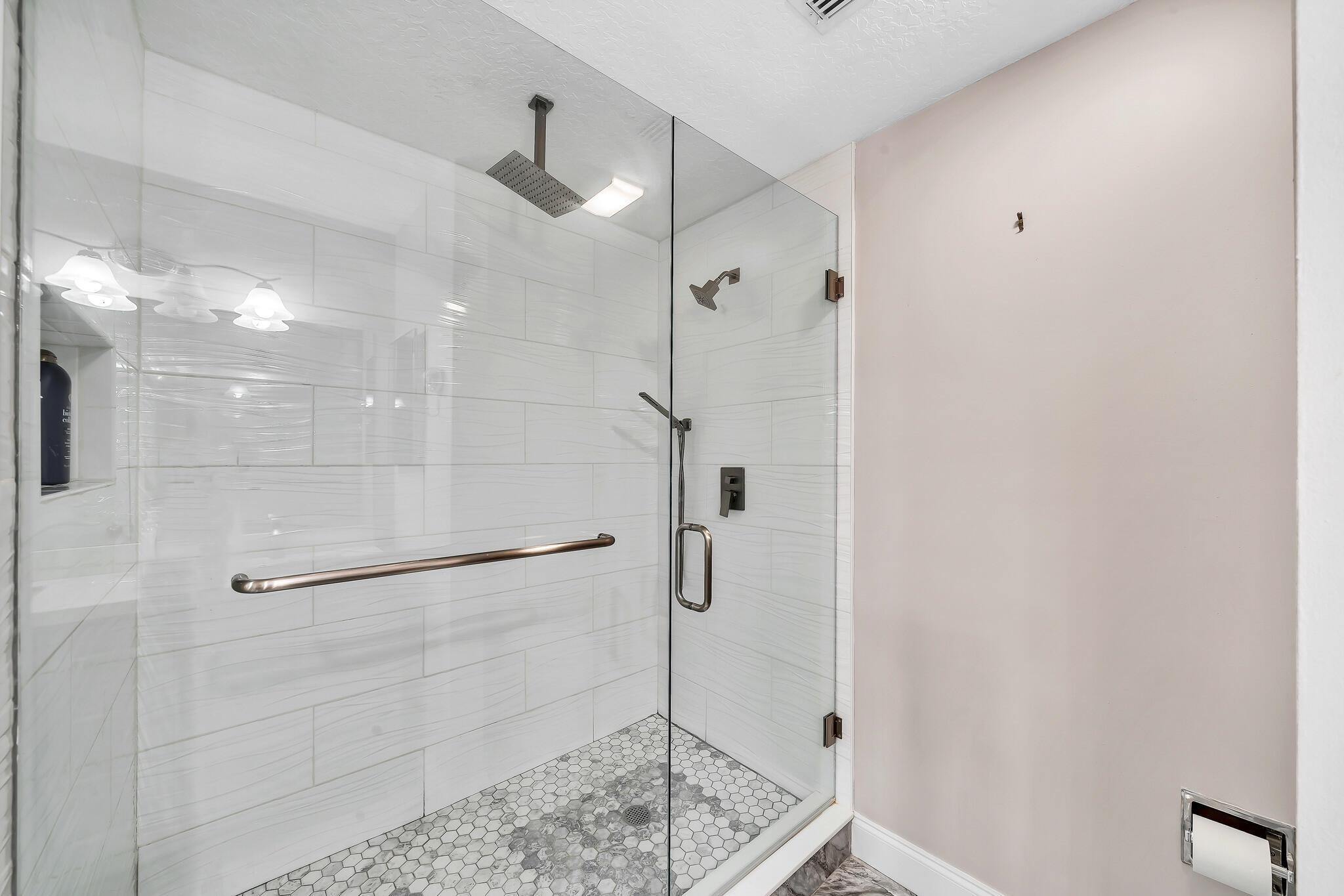 OAK HARBOUR CONDOS - Residential Lease