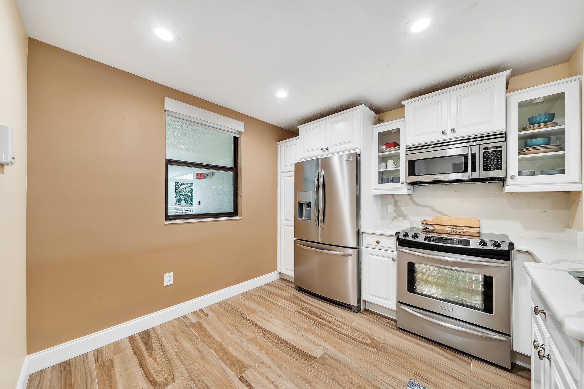 OAK HARBOUR CONDOS - Residential Lease