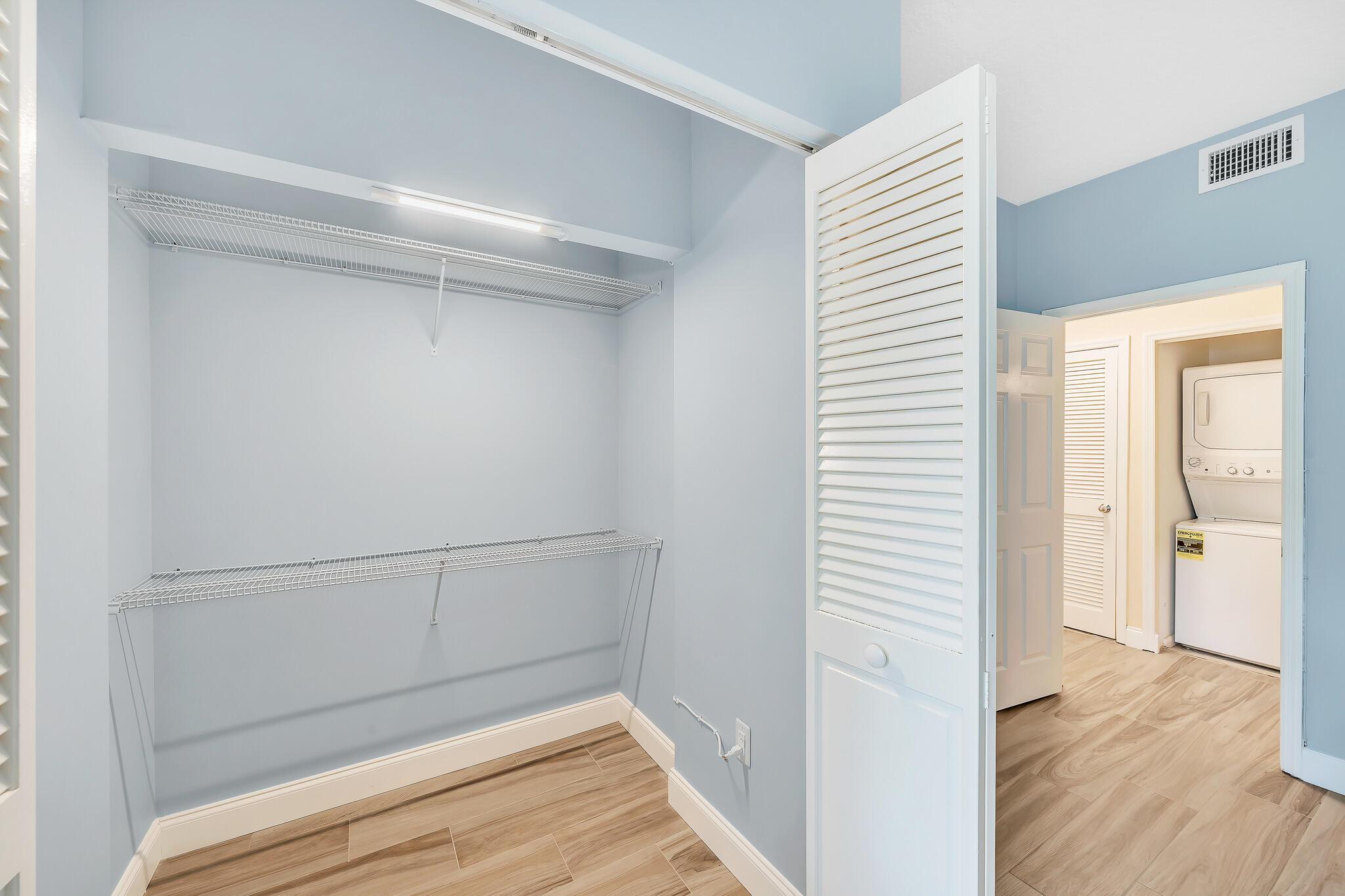 OAK HARBOUR CONDOS - Residential Lease