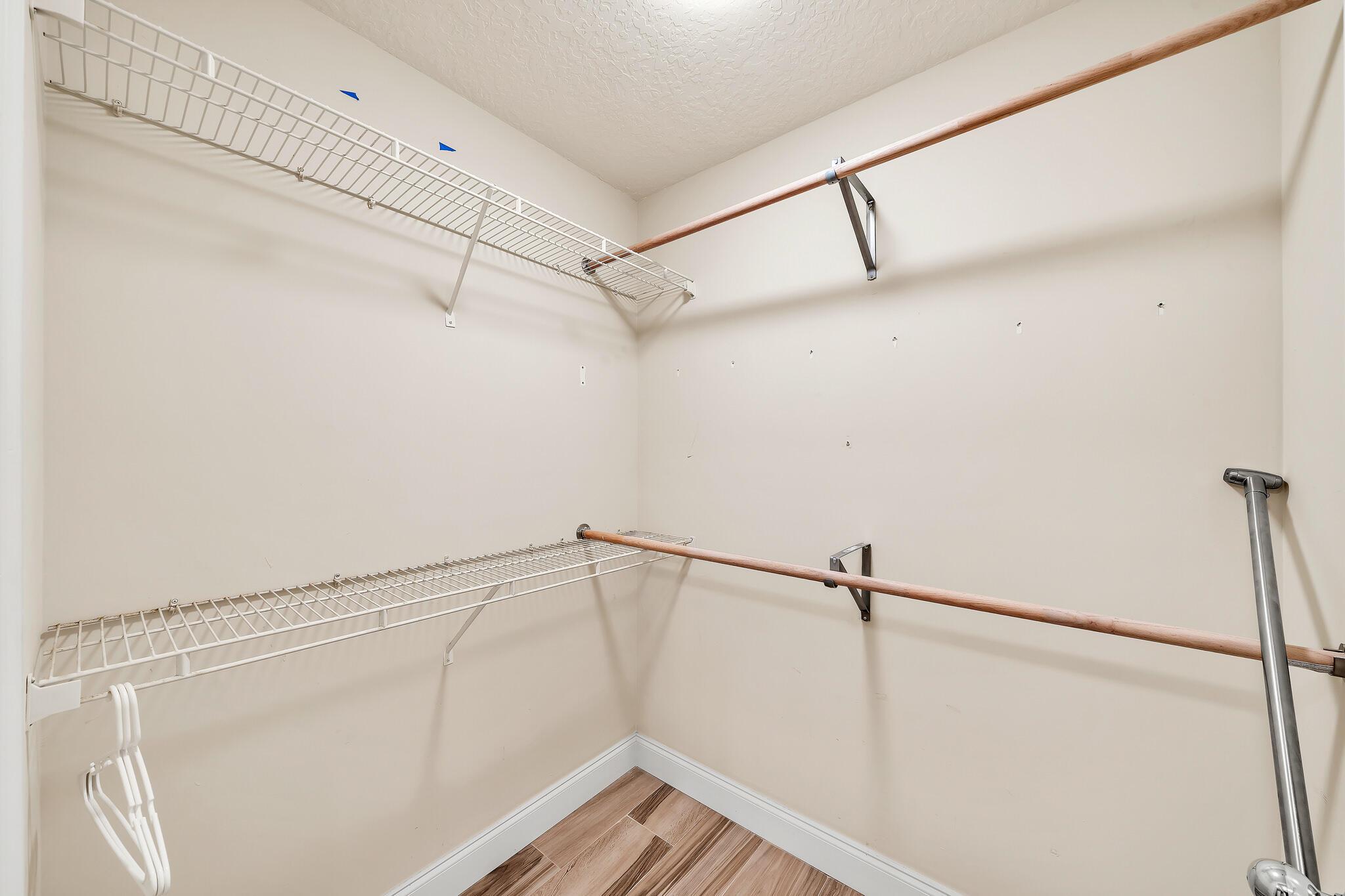 OAK HARBOUR CONDOS - Residential Lease