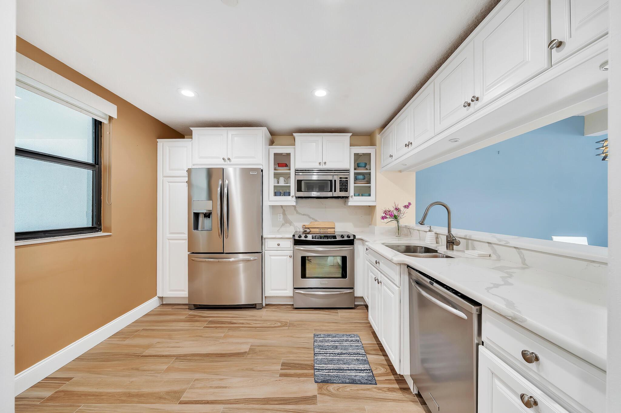 OAK HARBOUR CONDOS - Residential Lease