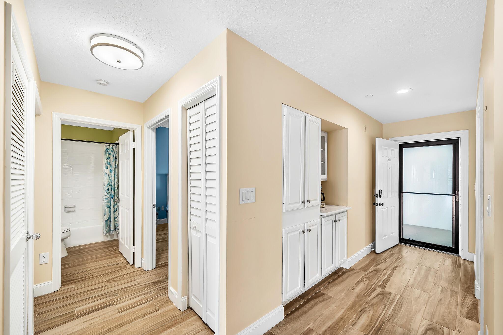 OAK HARBOUR CONDOS - Residential Lease