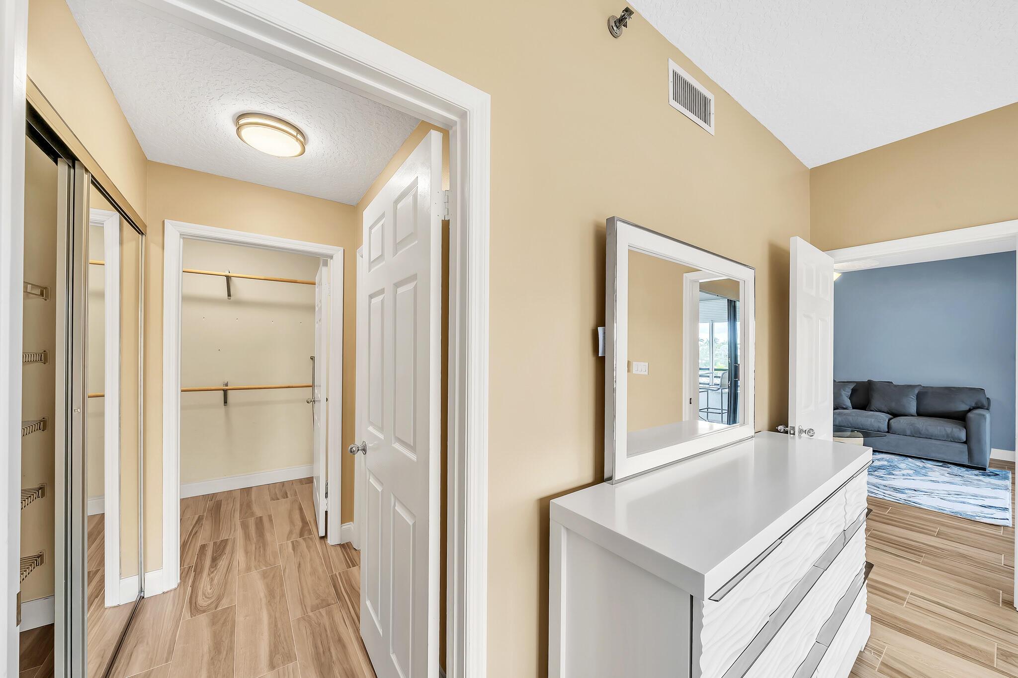 OAK HARBOUR CONDOS - Residential Lease