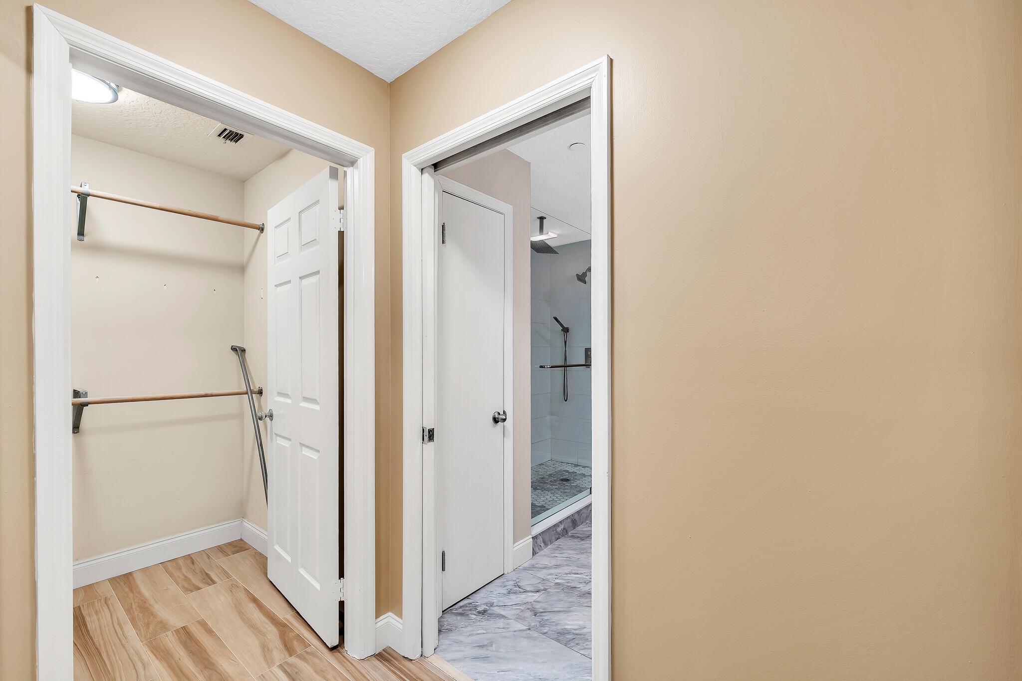 OAK HARBOUR CONDOS - Residential Lease