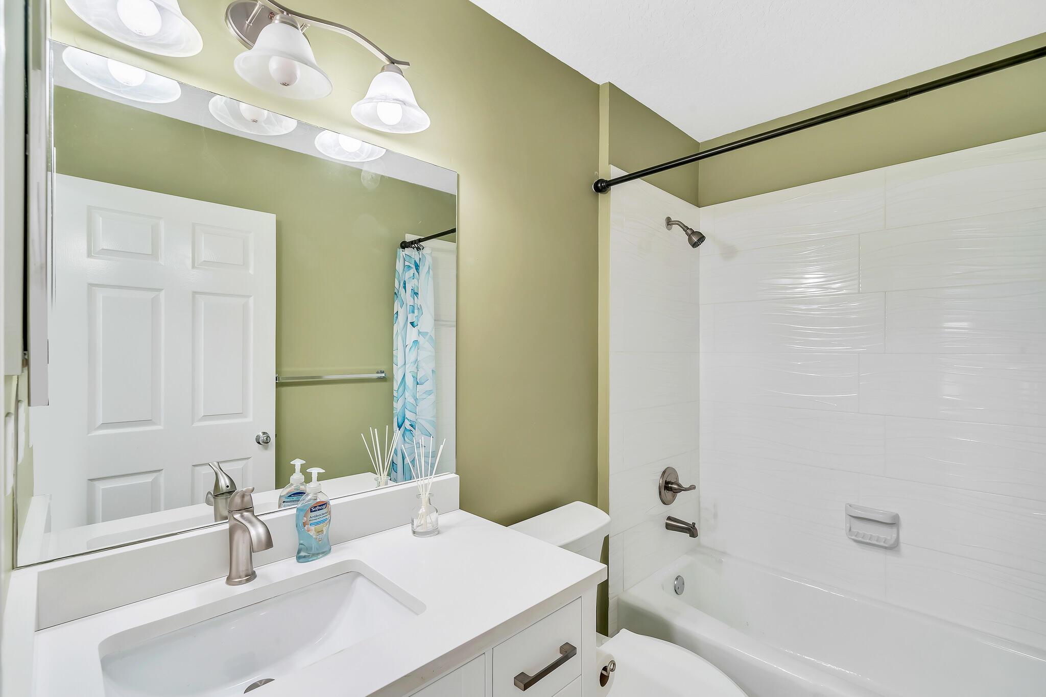 OAK HARBOUR CONDOS - Residential Lease