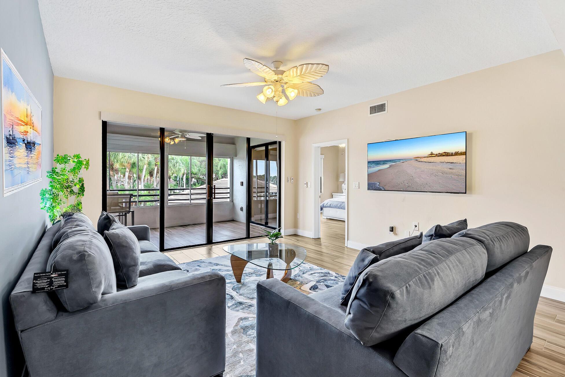 OAK HARBOUR CONDOS - Residential Lease