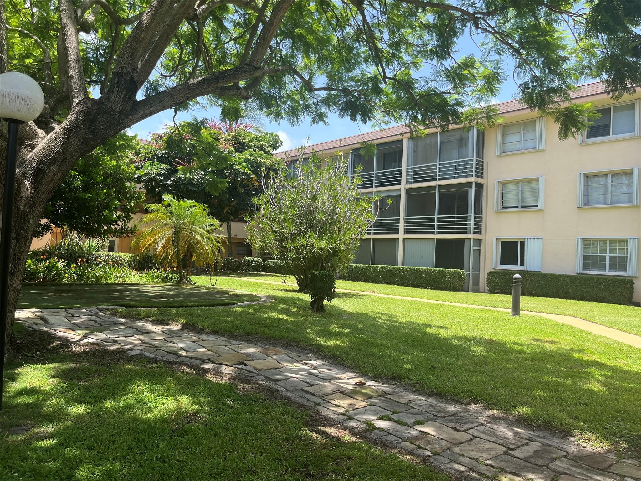 Lighthouse Point Plaza Co - Residential Lease