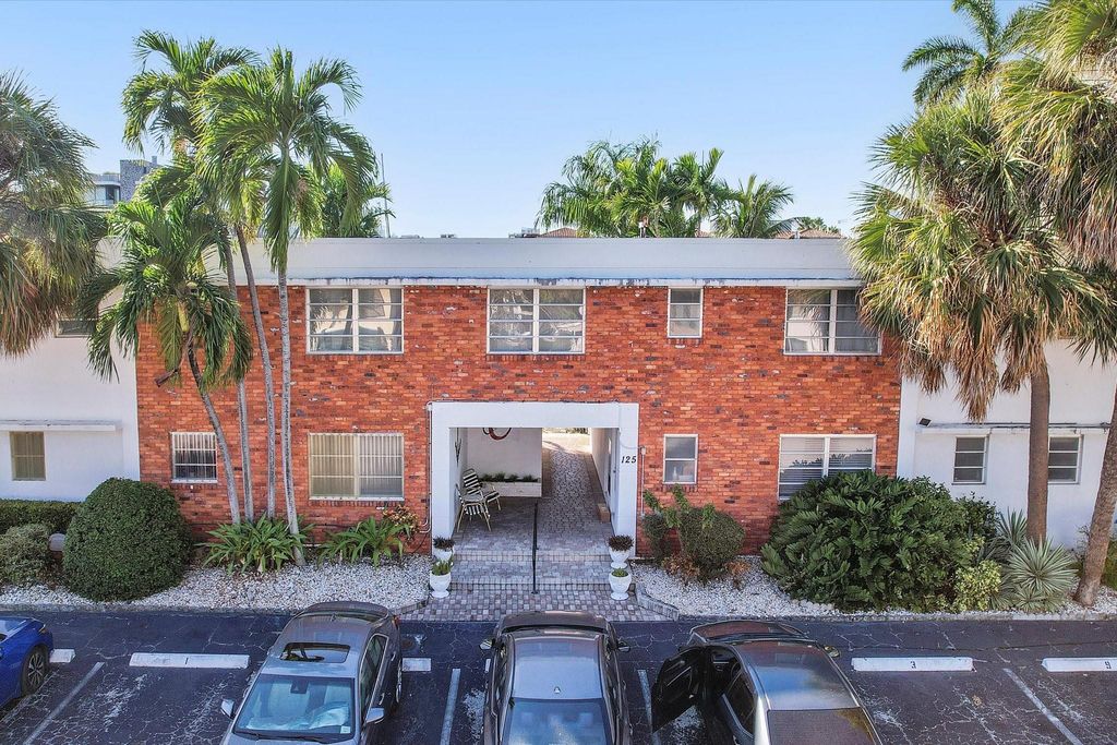 Photo of 125 Isle Of Venice Dr #10, Fort Lauderdale, FL 33301 (MLS # F10538442)