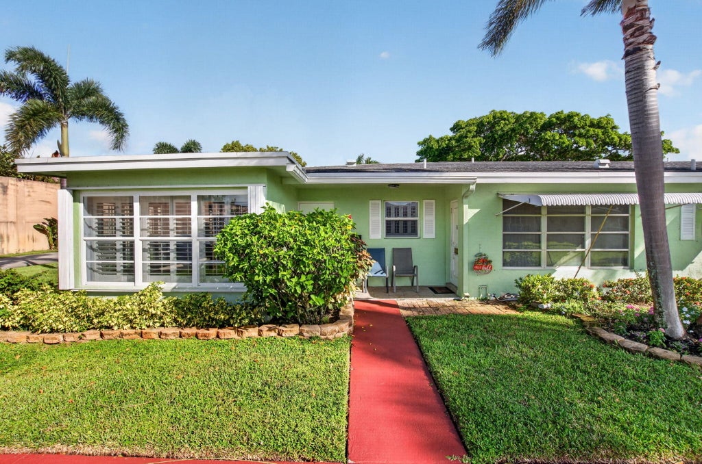 Photo of 3250 PARK Lane #43A, Boynton Beach, FL 33435 (MLS # B26094840)