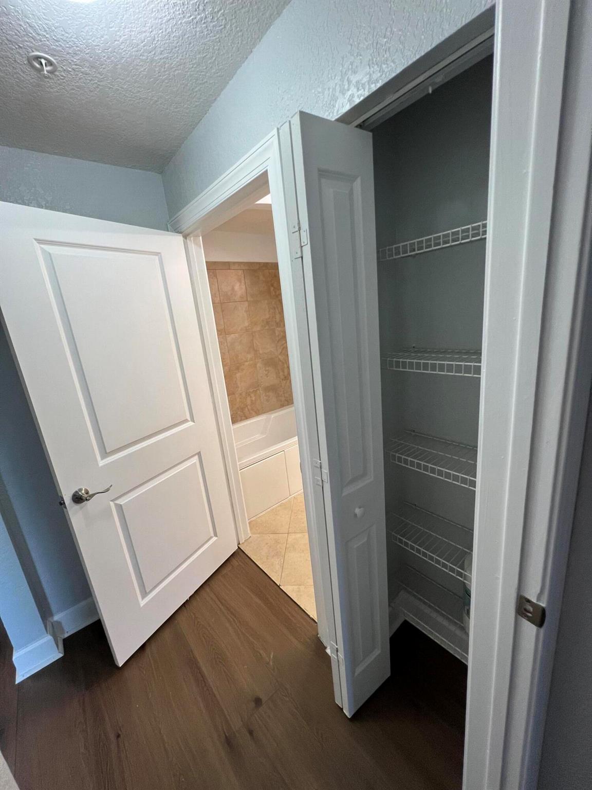 VIZCAYA LAKES CONDO - Residential