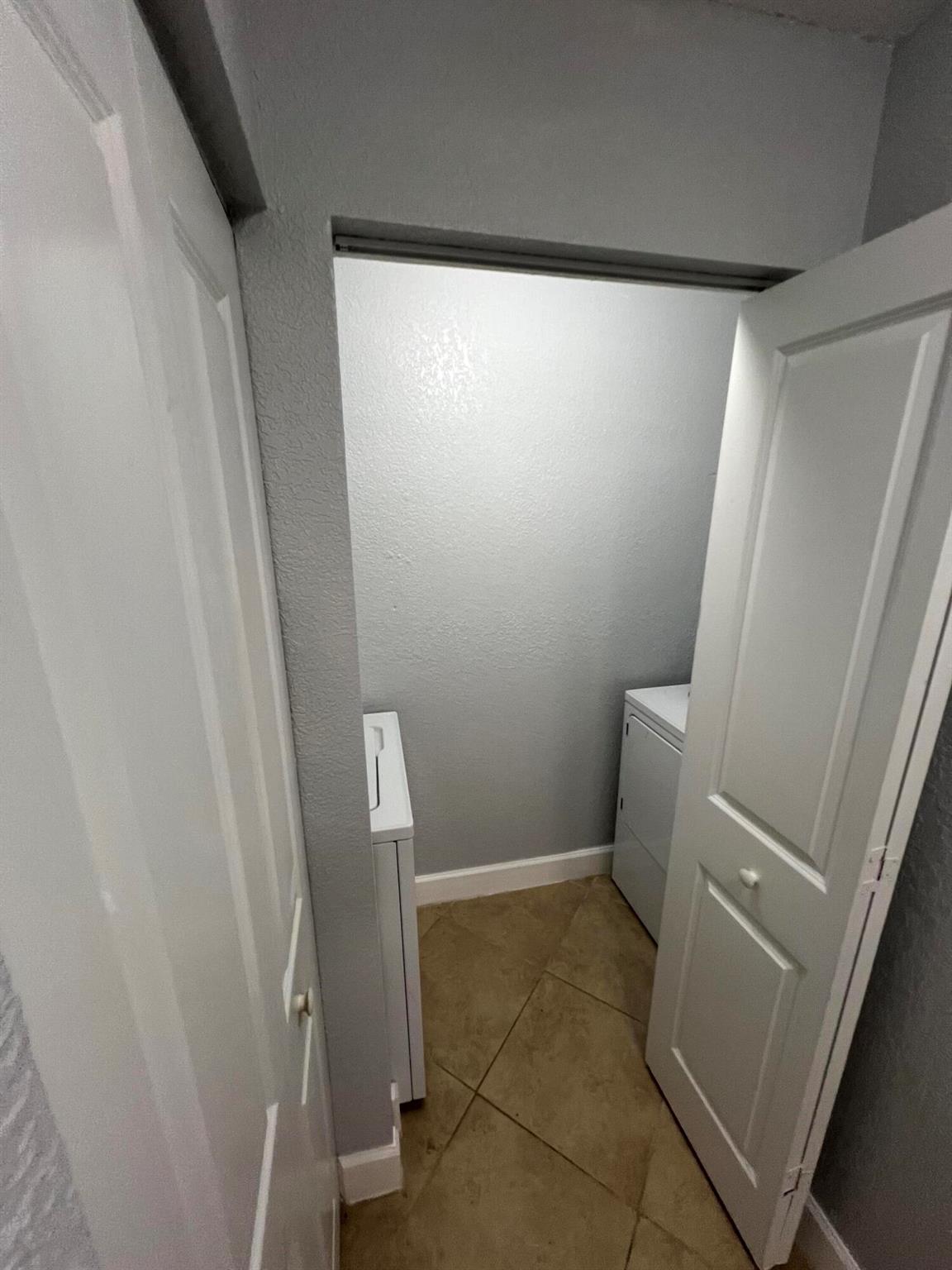 VIZCAYA LAKES CONDO - Residential