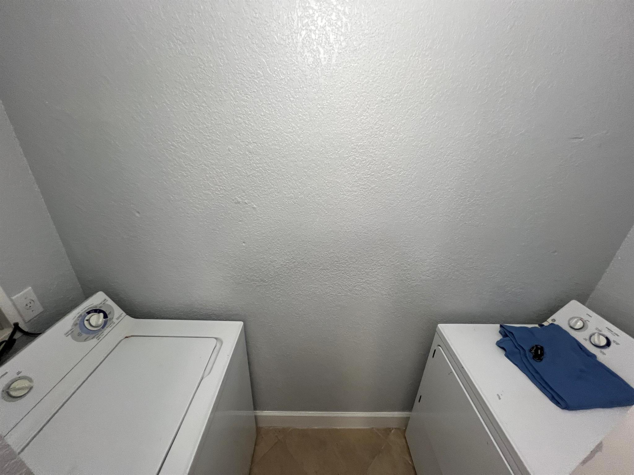 VIZCAYA LAKES CONDO - Residential