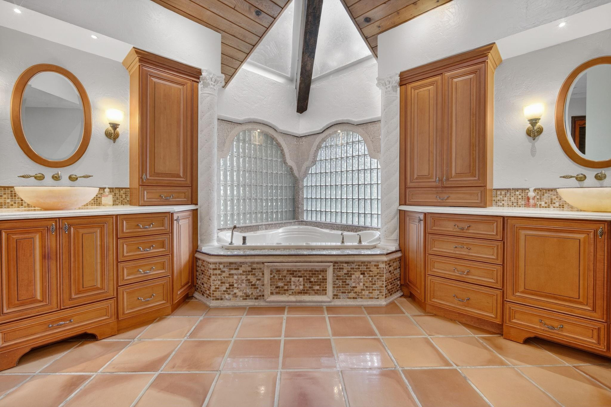 OAK POINT - Residential