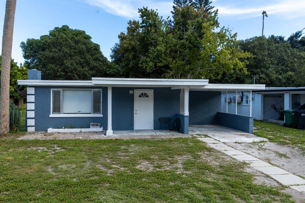 Photo of 315 N 17th Street, Fort Pierce, FL 34950 (MLS # R11139071)