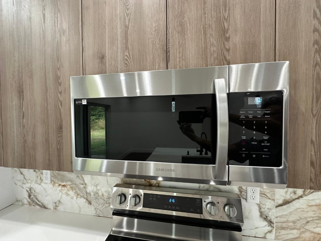 LAS PALMAS - Residential Lease