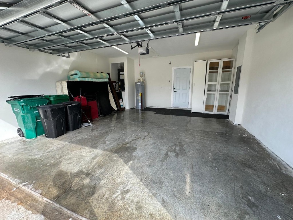 LAS PALMAS - Residential Lease