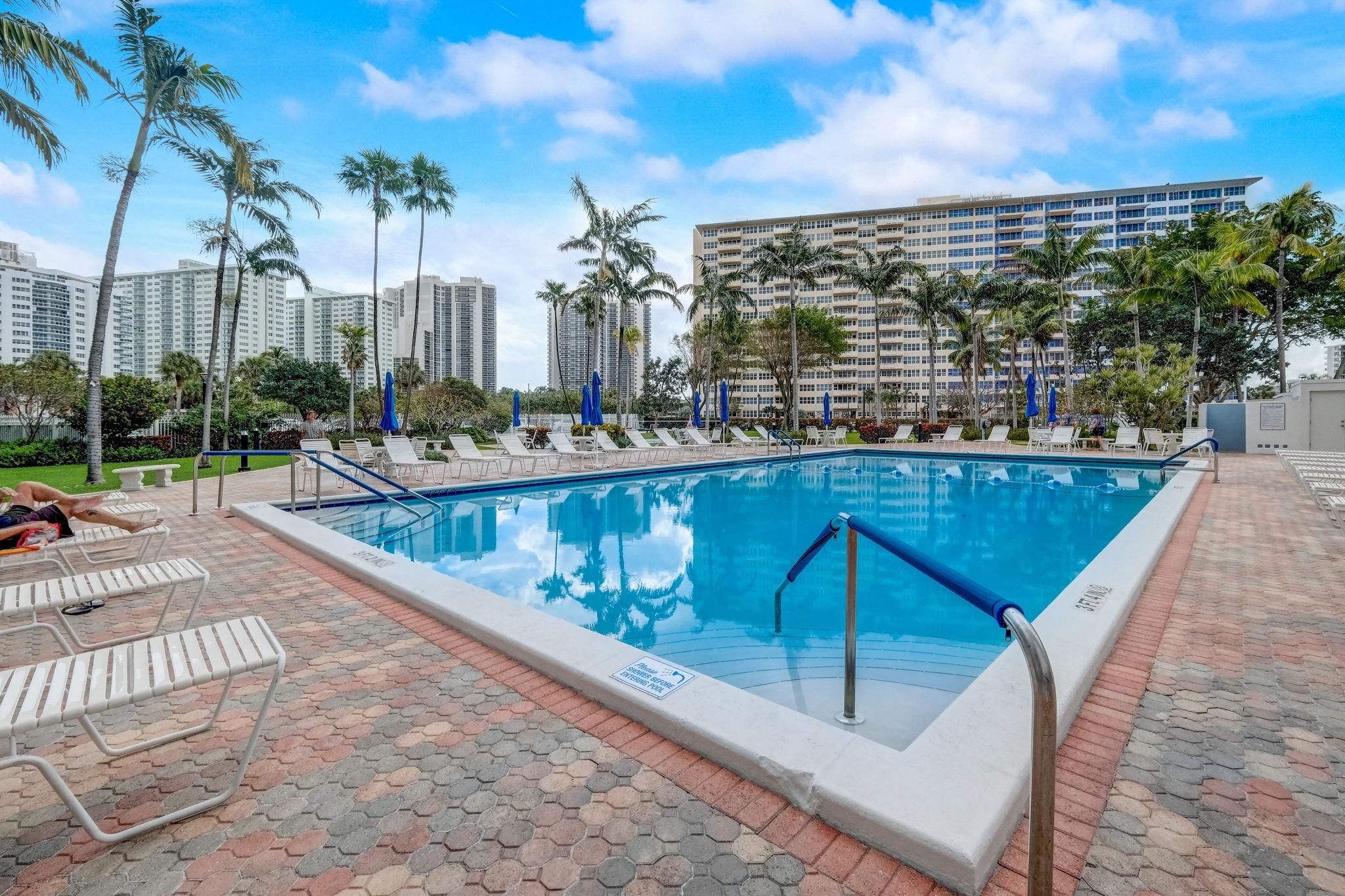 CORAL RIDGE TOWERS EAST - Residential