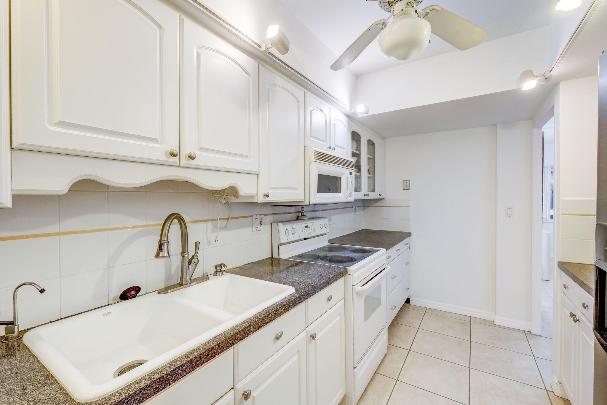 CORAL RIDGE TOWERS EAST - Residential