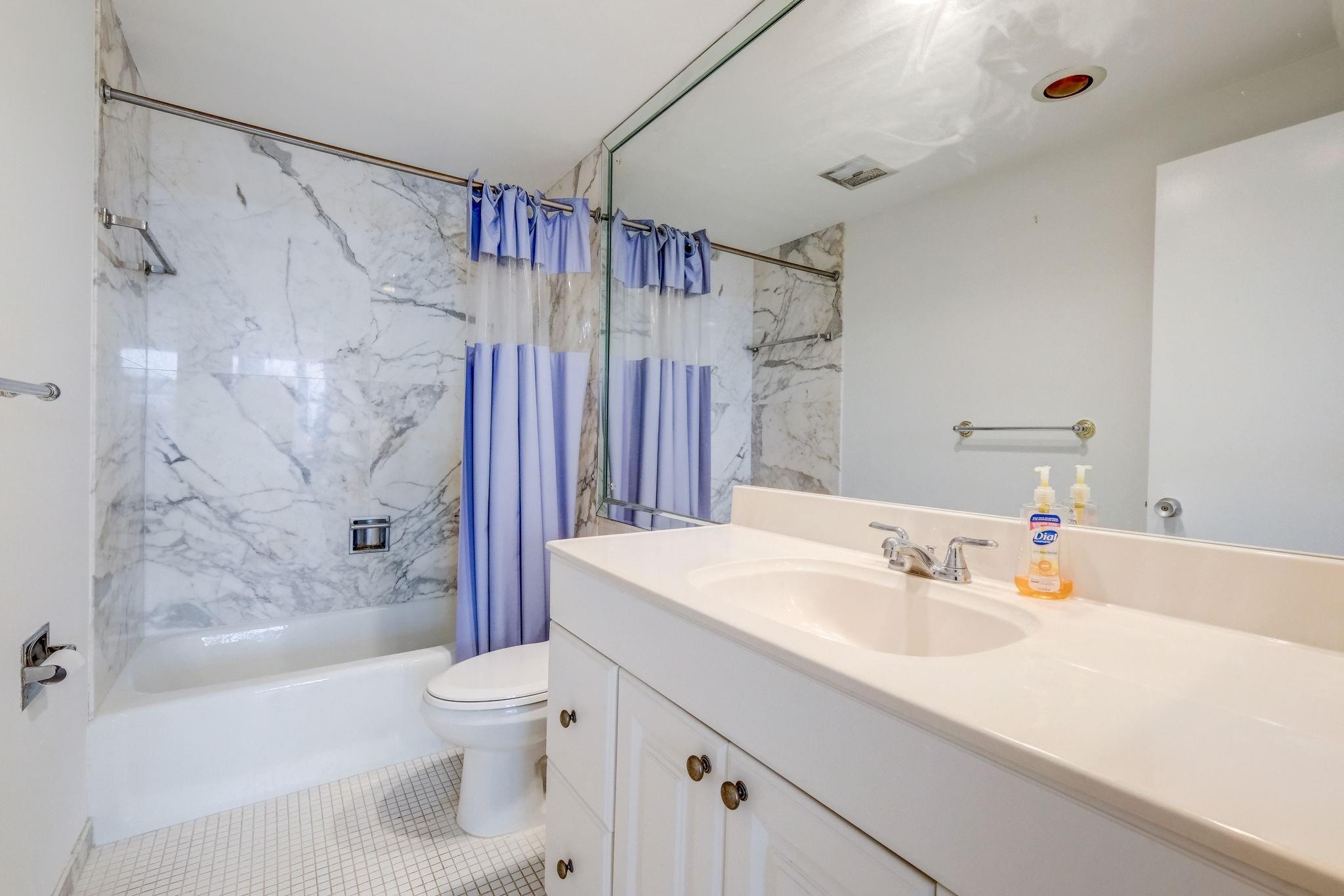 CORAL RIDGE TOWERS EAST - Residential