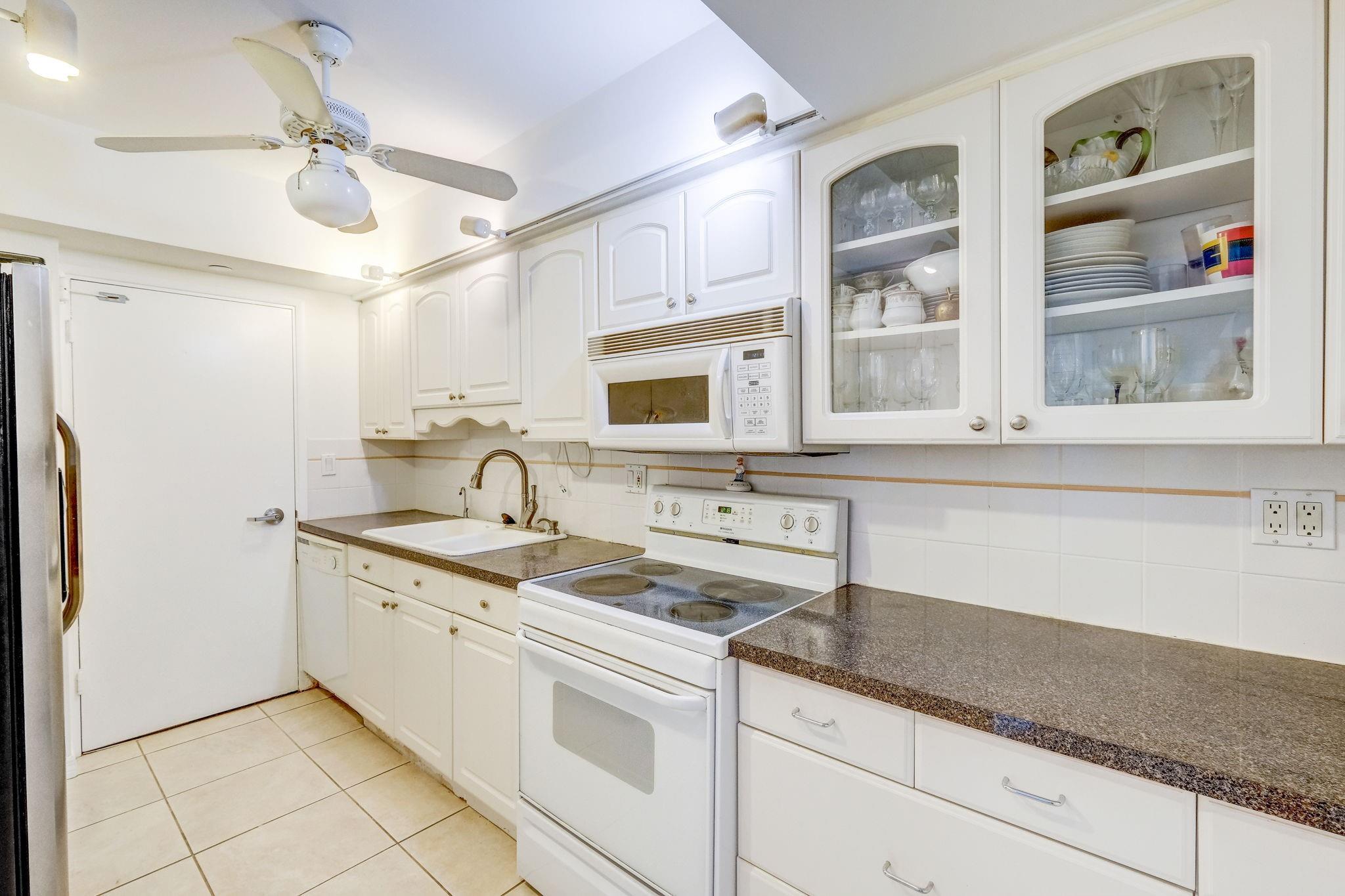 CORAL RIDGE TOWERS EAST - Residential