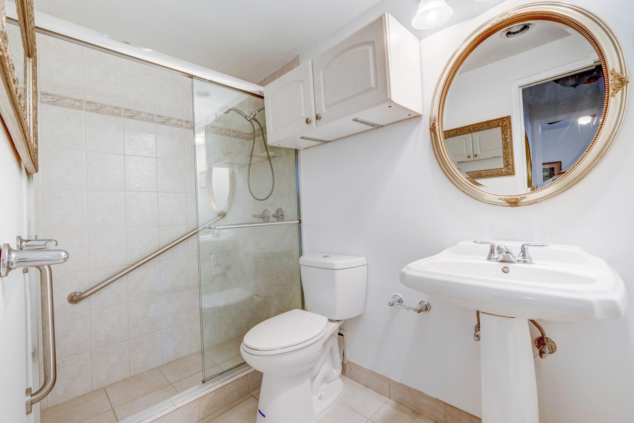 CORAL RIDGE TOWERS EAST - Residential