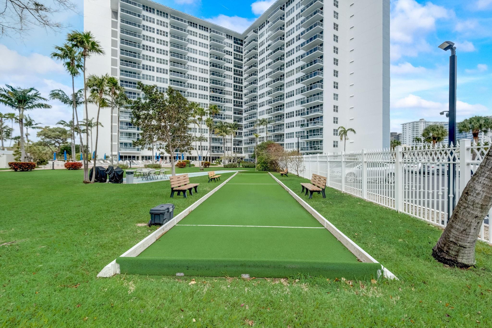 CORAL RIDGE TOWERS EAST - Residential