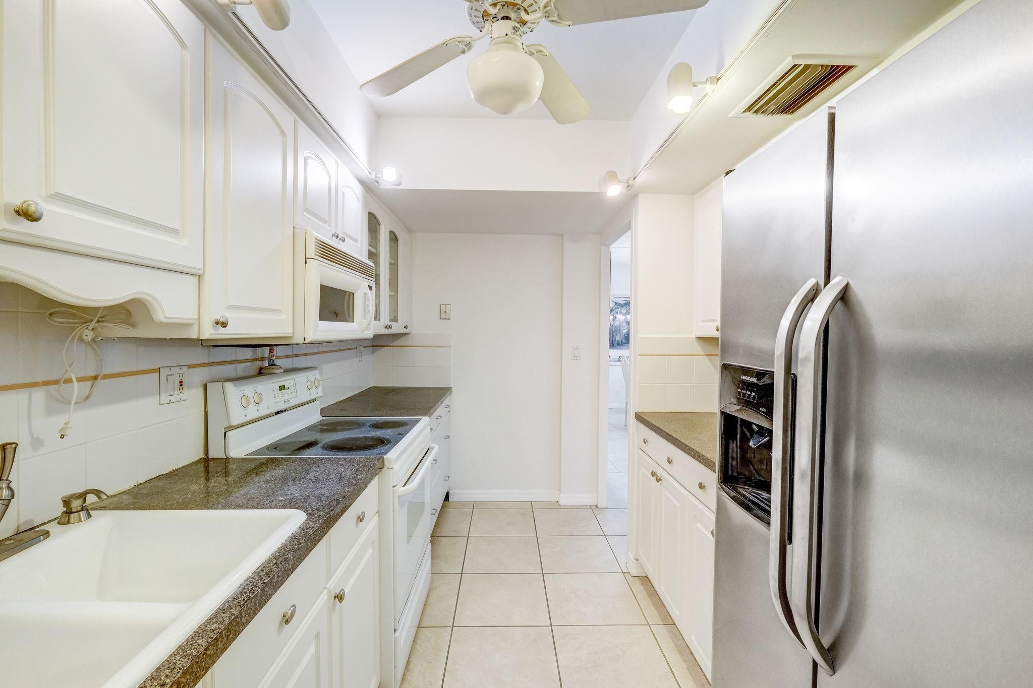 CORAL RIDGE TOWERS EAST - Residential