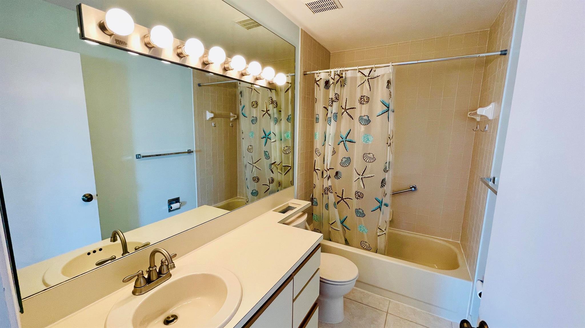 HALF MOON BAY CONDO - Residential Lease