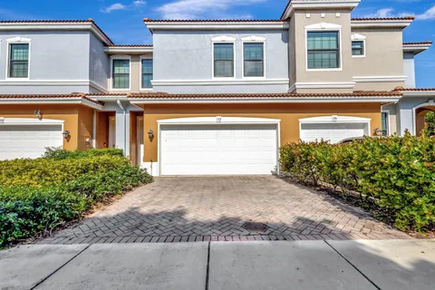 112 W Astor Circle, Delray Beach, FL MLS: F10504340