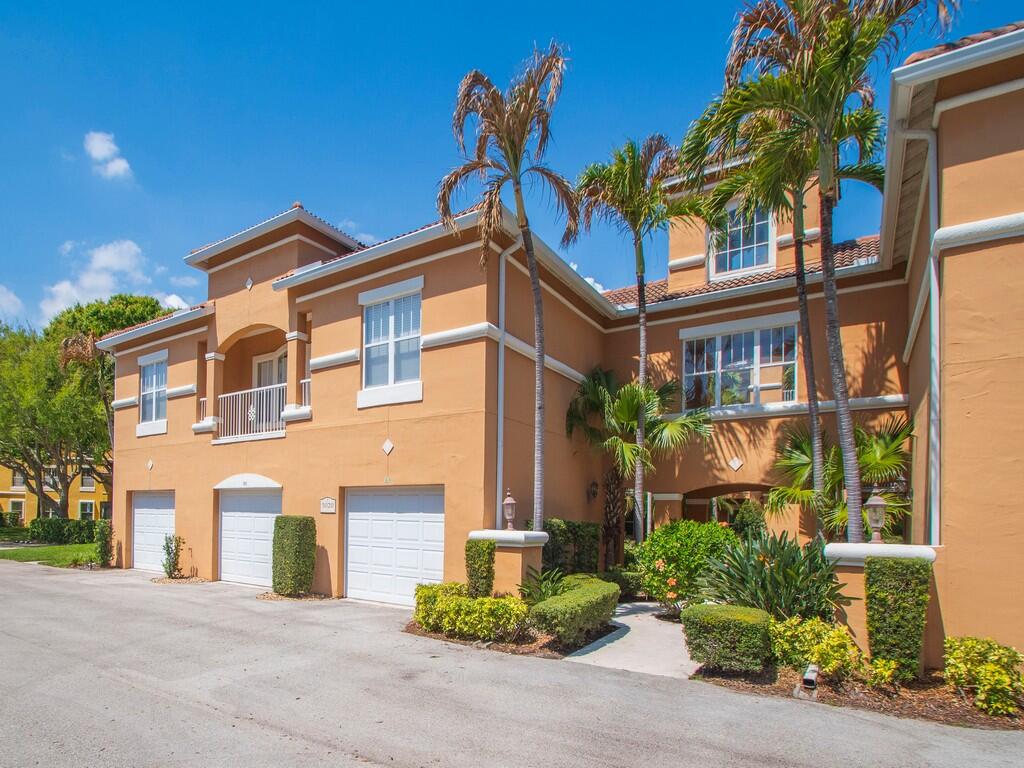 5020 Fairways Circle 202