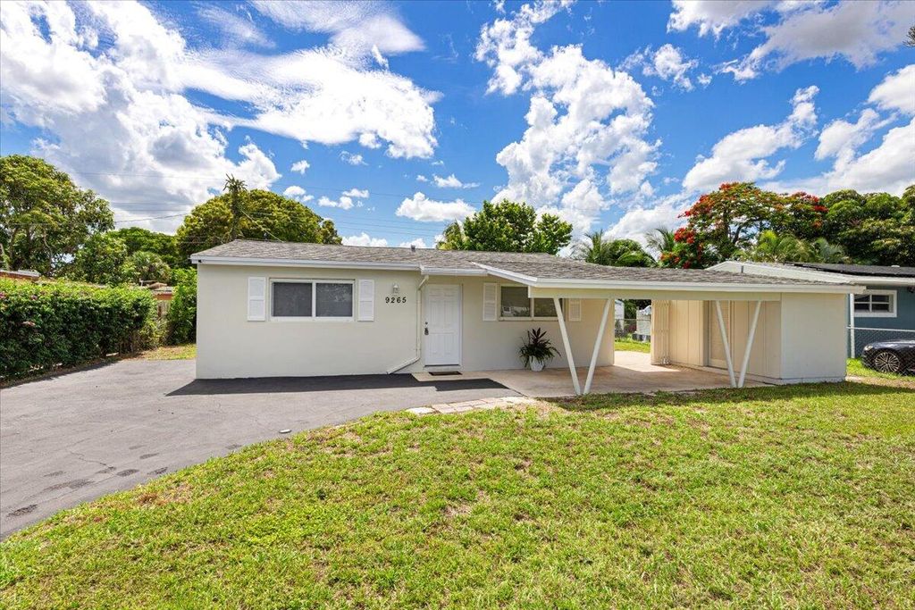 Photo of 9265 Bloomfield Drive, Palm Beach Gardens, FL 33410 (MLS # R11000107)