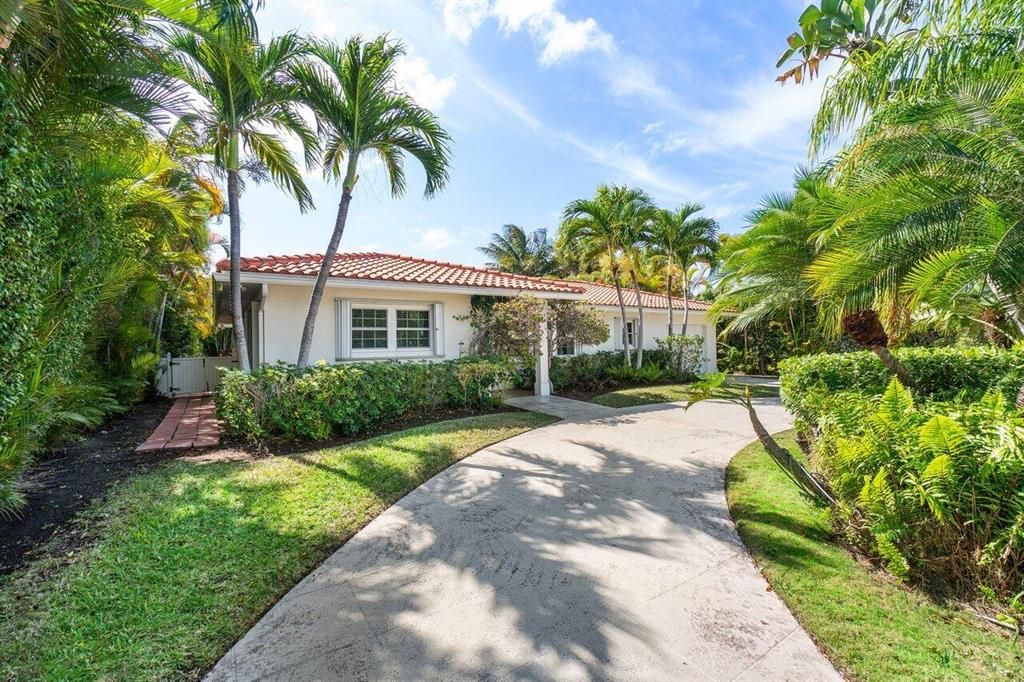 Photo of 308 Claremont Lane Ln, Palm Beach Shores, FL 33404 (MLS # R10778330)