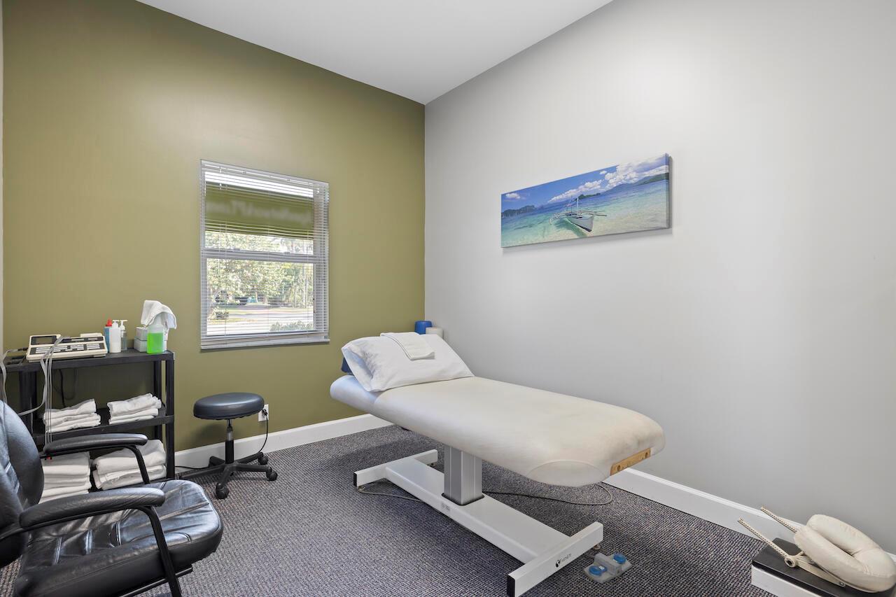 BOYNTON ISLES - Commercial Sale