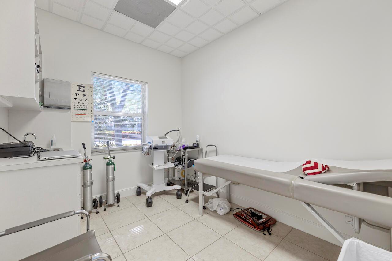 BOYNTON ISLES - Commercial Sale