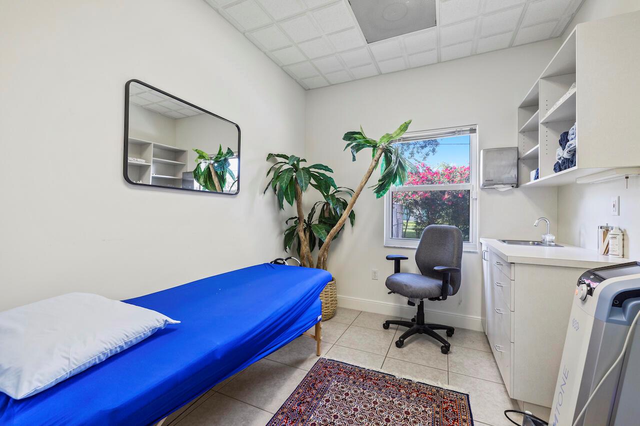 BOYNTON ISLES - Commercial Sale