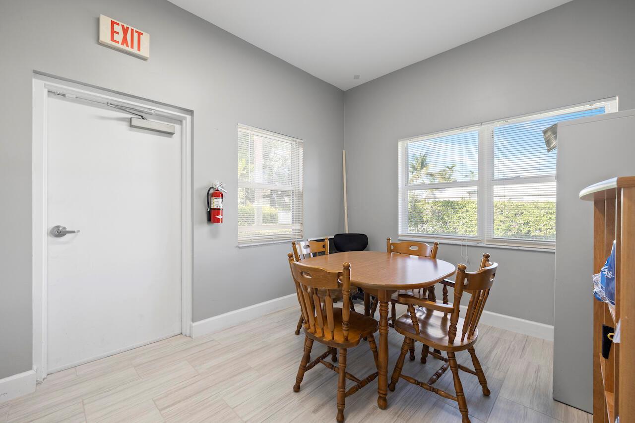 BOYNTON ISLES - Commercial Sale